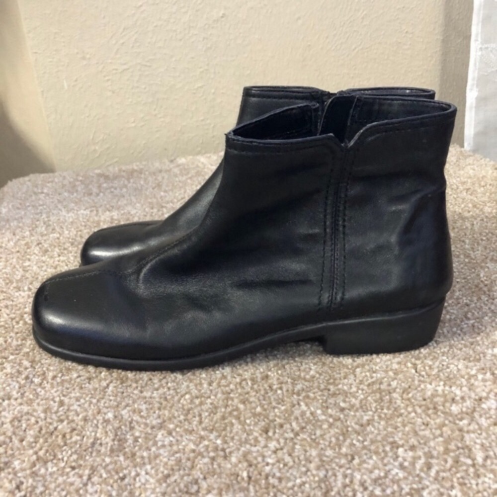 Gently Worn Aerosoles Double Trouble ankle boot